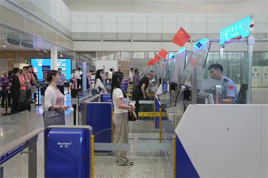 国庆假期江苏口岸平稳有序 预计出入境旅客近10万人次，出入境服务全力保障