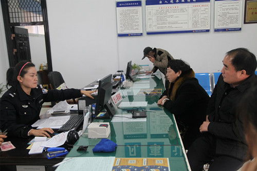 平舆县公安局出入境管理大队 出实招办实事求实效，打造优质高效服务窗口